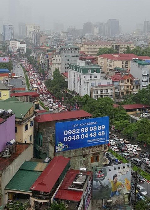 Hinh anh giao thong Ha Noi roi loan kinh hoang nhin tu tren cao-Hinh-9