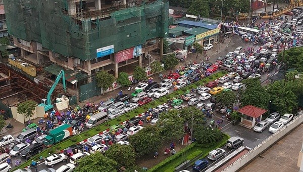 Hinh anh giao thong Ha Noi roi loan kinh hoang nhin tu tren cao-Hinh-5