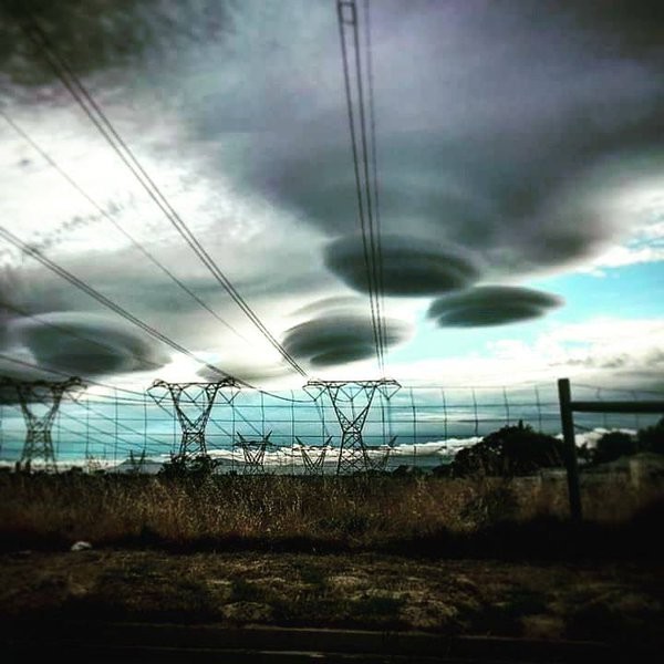 Sung sot nhung dam may hinh UFO tren bau troi Cape Town-Hinh-7