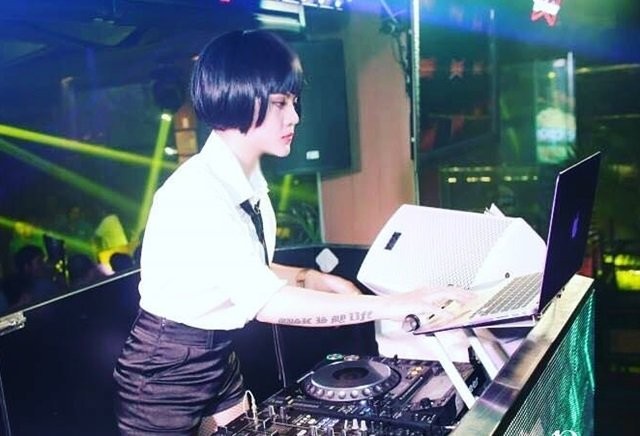 Nu DJ duoc dai gia chi 200 trieu moi di choi 1 ngay