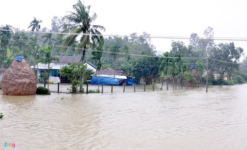 Hang nghin nha dan Quang Ngai ngap sau trong lu