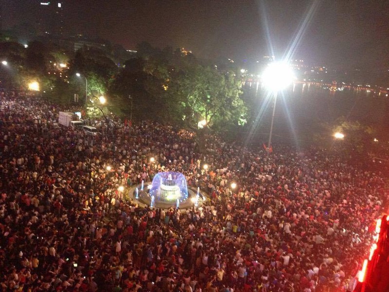 Tac nghen nghiem trong o Ha Noi dem Noel-Hinh-3