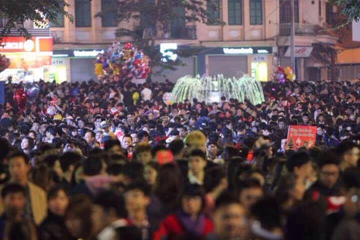 Tac nghen nghiem trong o Ha Noi dem Noel-Hinh-7