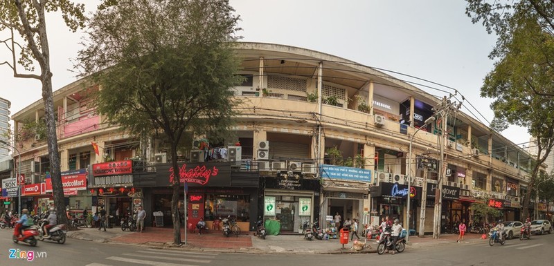 Cho thoi trang trong chung cu cu ca tram nam tuoi o Sai Gon