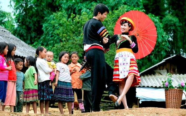 Thang 4 den voi Cho tinh Khau Vai Ha Giang