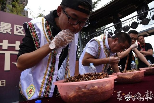 Kinh di canh dua nhau an hang kg sau bo-Hinh-6