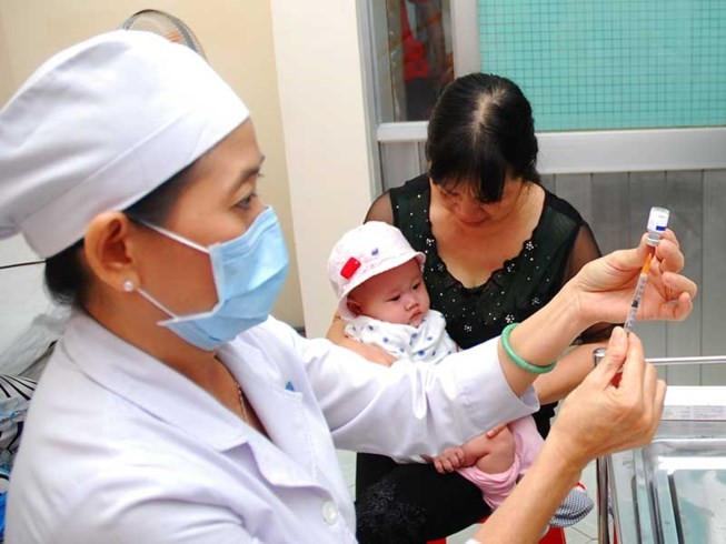 Khuyen cao tiem phong vaccine viem nao Nhat Ban cho tre