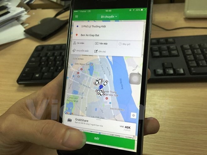 Hanh khach noi gi ve viec cam dich vu di chung cua Uber, Grab?