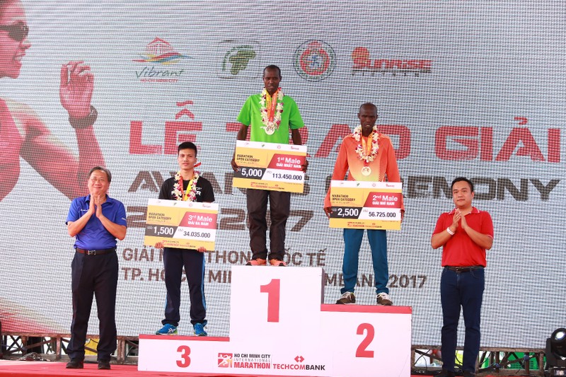 Quan quan nguoi Viet Nam tai giai Marathon Quoc te 2017-Hinh-2