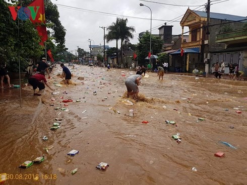 Son La: Mua lu lich su tai Mai Son, dan cuong cuong chay thoat than-Hinh-3