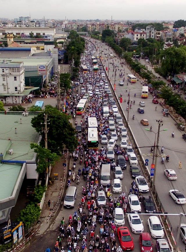 Sau le 2/9, nguoi dan un un do ve Ha Noi, giao thong hon loan-Hinh-4