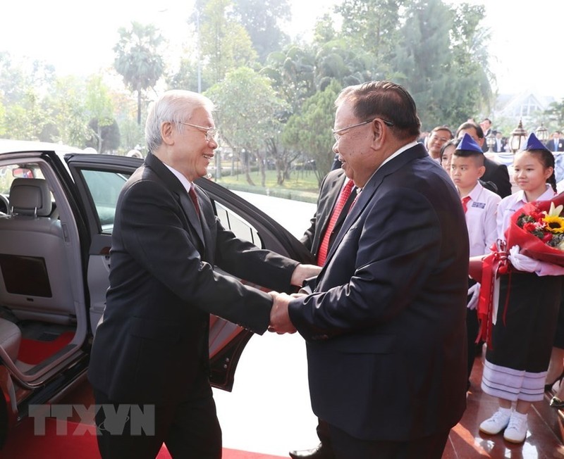 Le don trong the Tong bi thu, Chu tich nuoc tai thu do Vientiane