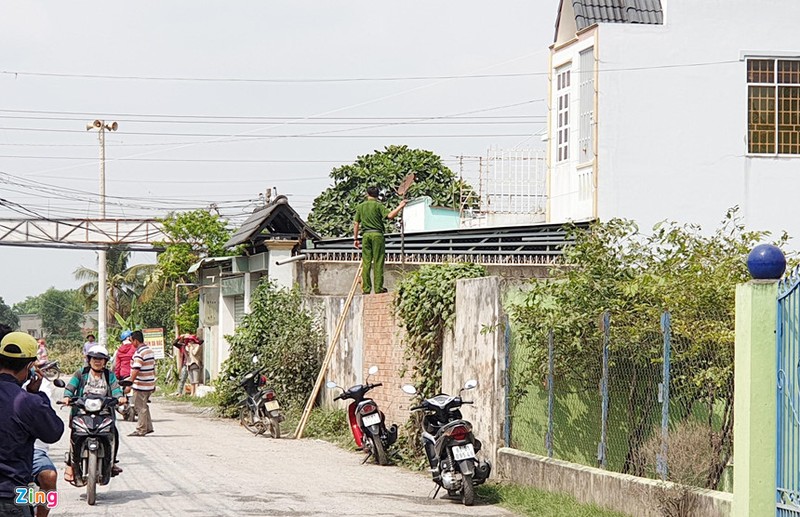 Nghi can tham sat o Binh Duong tung dua phong vien den hien truong-Hinh-2