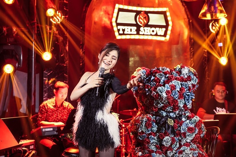 Huong Tram khoc trong show dien cuoi truoc khi tam dung su nghiep-Hinh-9