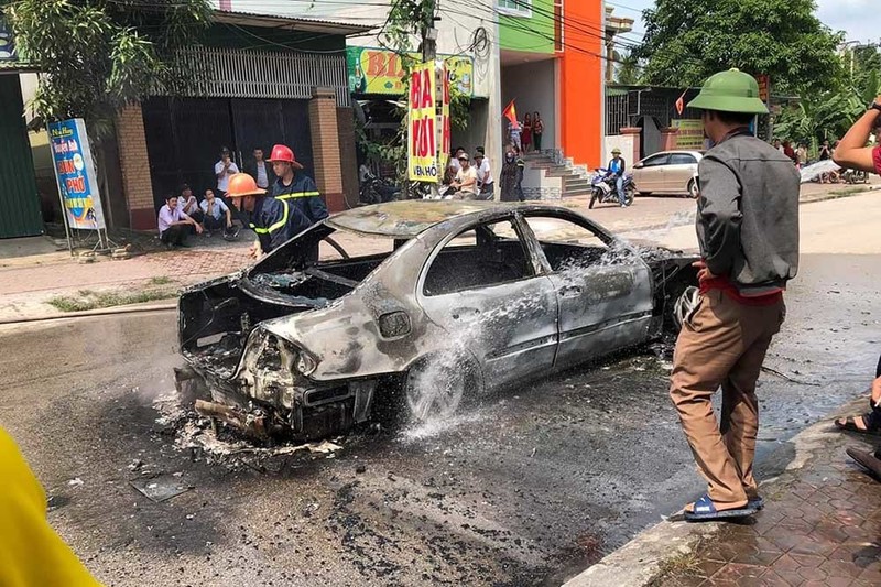 Xe hop bien Ha Noi chay tro khung o Nghe An khi di dam cuoi-Hinh-3