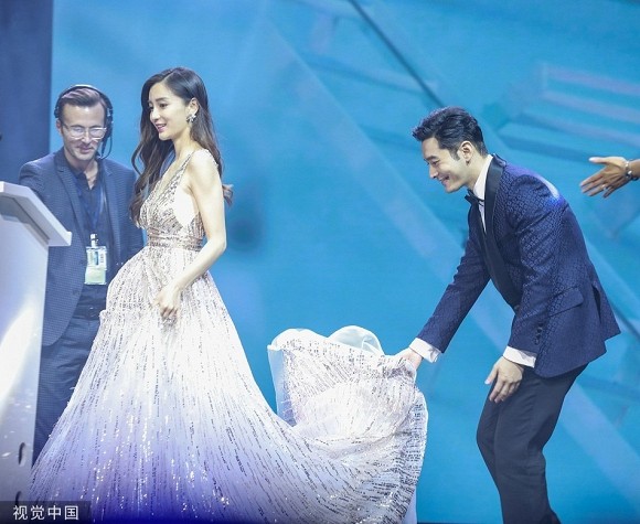 Angelababy va Huynh Hieu Minh co tinh “dien” canh ngot ngao noi cong cong?