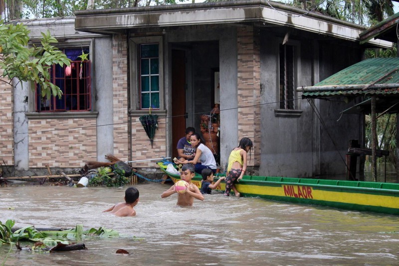 Canh tuong tan hoang nhu tan the khi bao Kammuri can quet qua Philippines-Hinh-3