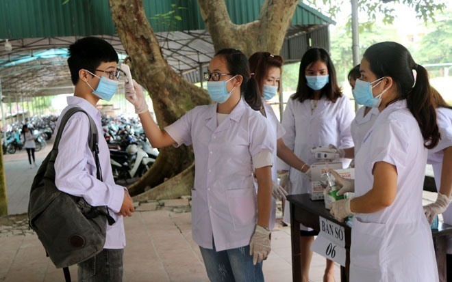 Muôn vàn nỗi niềm khi học sinh Hà Nội quay lại trường