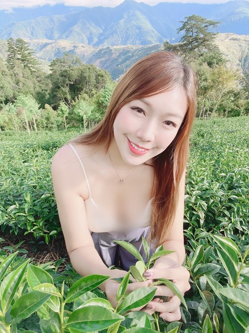 Gu thoi trang khoe nguc “ngon ngon” cua hot girl tra xanh-Hinh-5