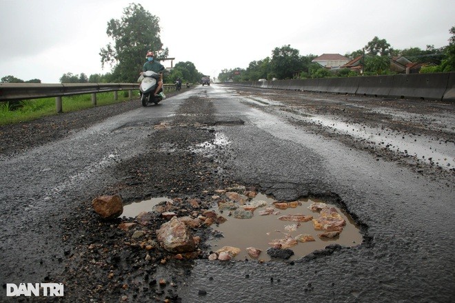 Pho Chu nhiem UBKT Thi uy tu vong tren duong, nghi do sup 