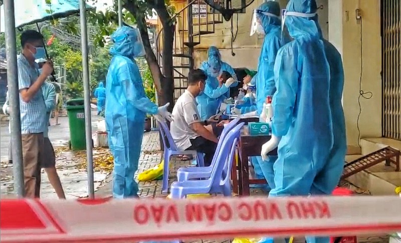 Ha Noi co so ca Covid-19 trong ngay cao nhat ca nuoc