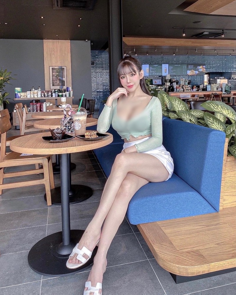 Do mat ngam nang hot girl goi cam dien mot crop-top xe sau hut-Hinh-10