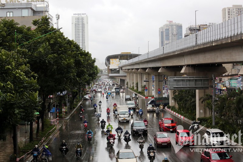 Mua ret buot o Ha Noi, can thu van dam minh o ho Guom-Hinh-14