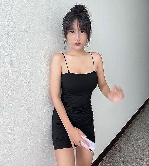 Nu sinh Thai Lan ua dien do ho khoe duong cong boc lua-Hinh-5