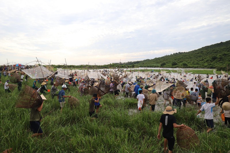 Vi sao ca lang o Ha Tinh lao xuong dam bat ca-Hinh-2