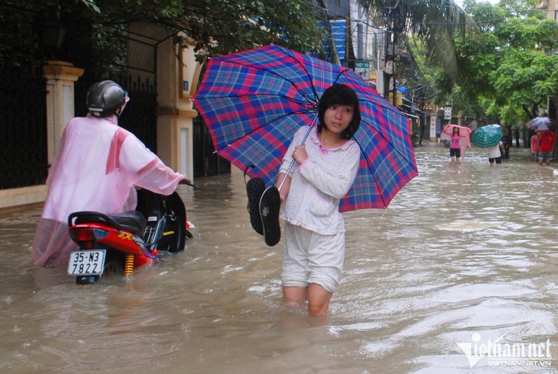 Du bao thoi tiet 30/7: Ha Noi hung mua to