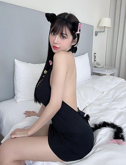 Hot girl nghien mot xuyen thau co tinh khoe vong 1 tren pho-Hinh-4