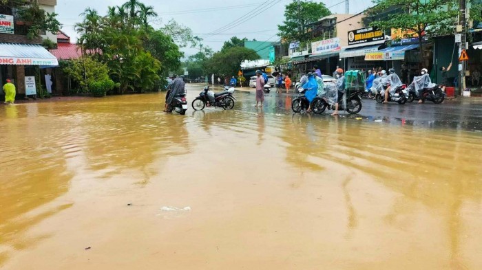 Mua nhu trut nuoc, lu bua vay nhieu noi o Da Nang, Quang Nam-Hinh-2