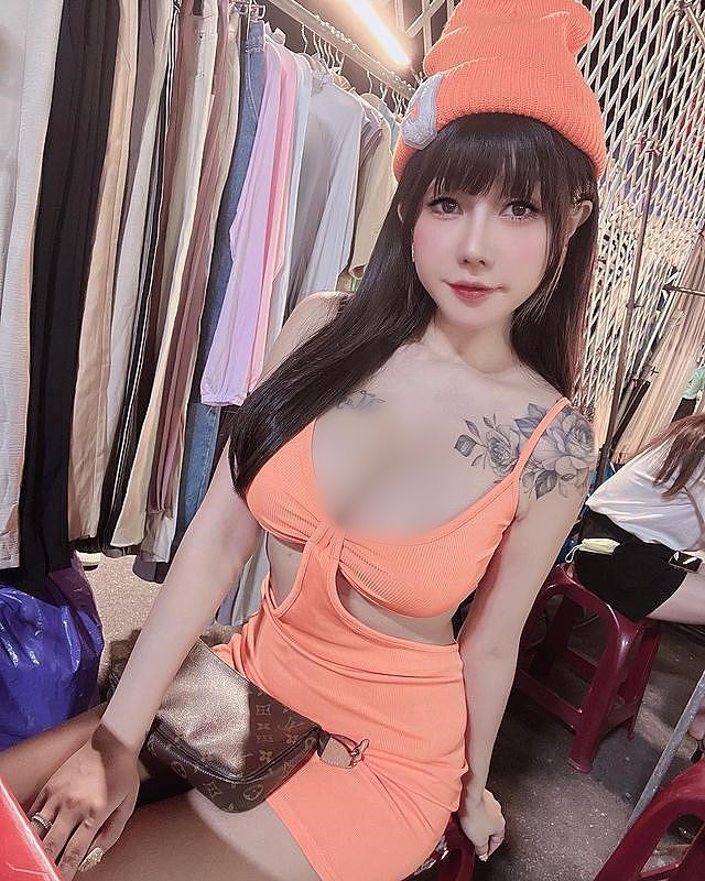 Nguong chin mat hot girl xinh dep vo tu dien bikini di sieu thi-Hinh-9