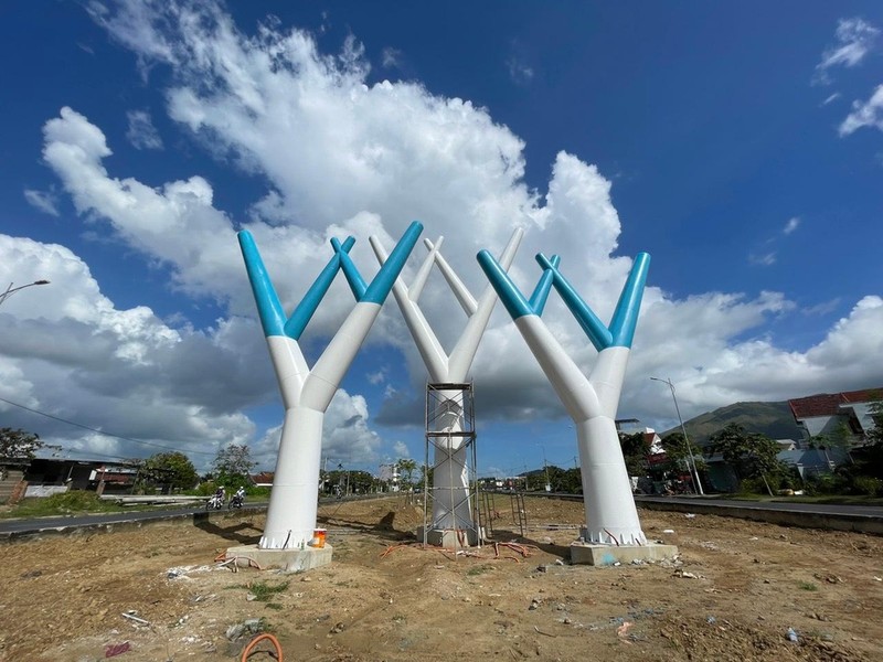 Khanh Hoa len tieng ve bieu tuong la tren duong vao Nha Trang