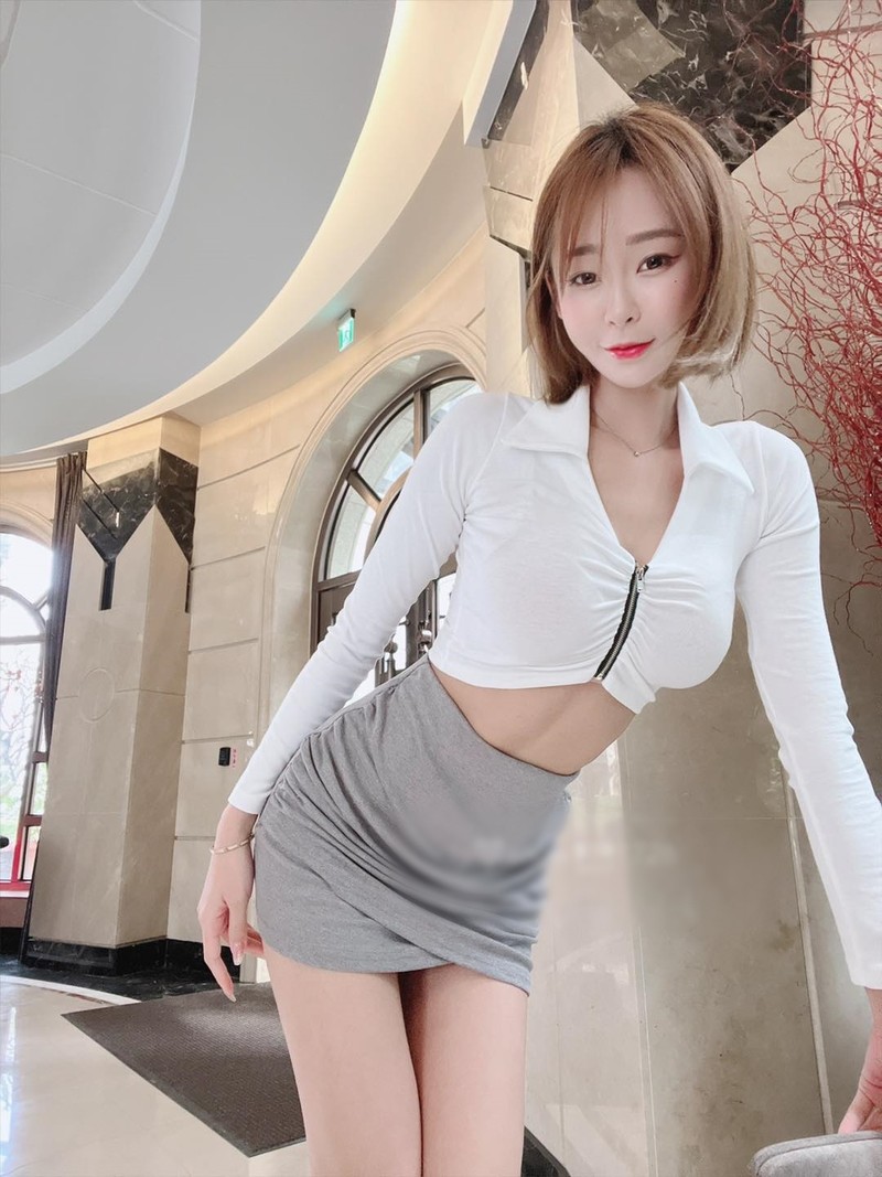 Troi lanh, hot girl van mac ho het nac khoe body sieu nuot-Hinh-9