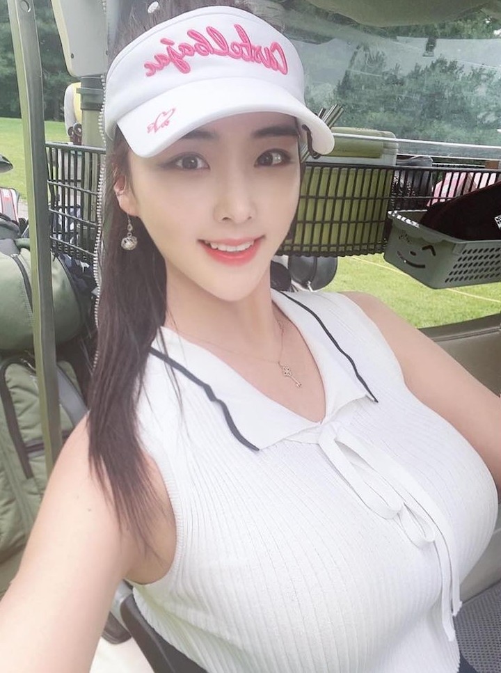 Gu thoi trang boc lua cua my nhan san golf