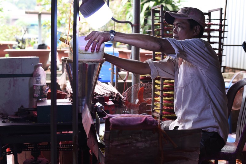 Lang nghe lam nhang gan tram tuoi o TPHCM tat bat vao vu Tet-Hinh-3