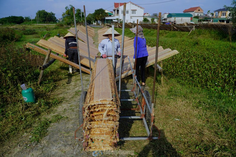 Tat bat ngay dem lam banh da nem vu Tet, kiem tien trieu moi ngay-Hinh-8