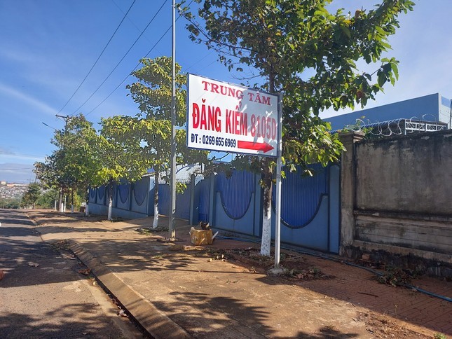 Bat hai lanh dao trung tam dang kiem o Gia Lai-Hinh-2