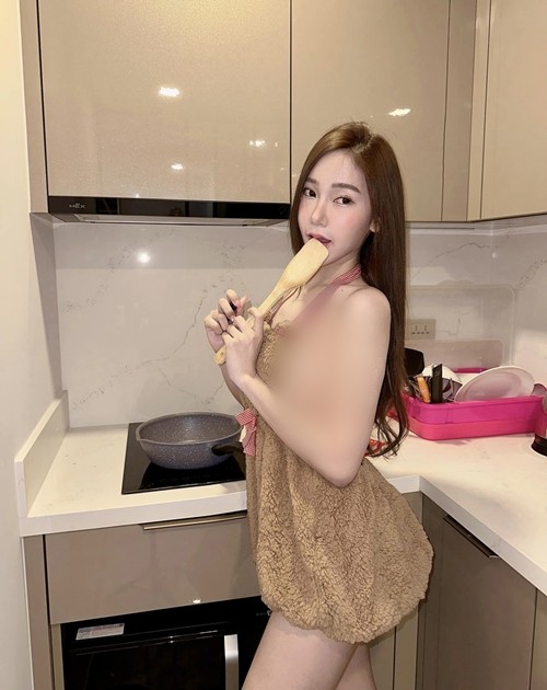 Lam viec nha, hot girl xinh dep mac do ngu khoe dang do mat-Hinh-4