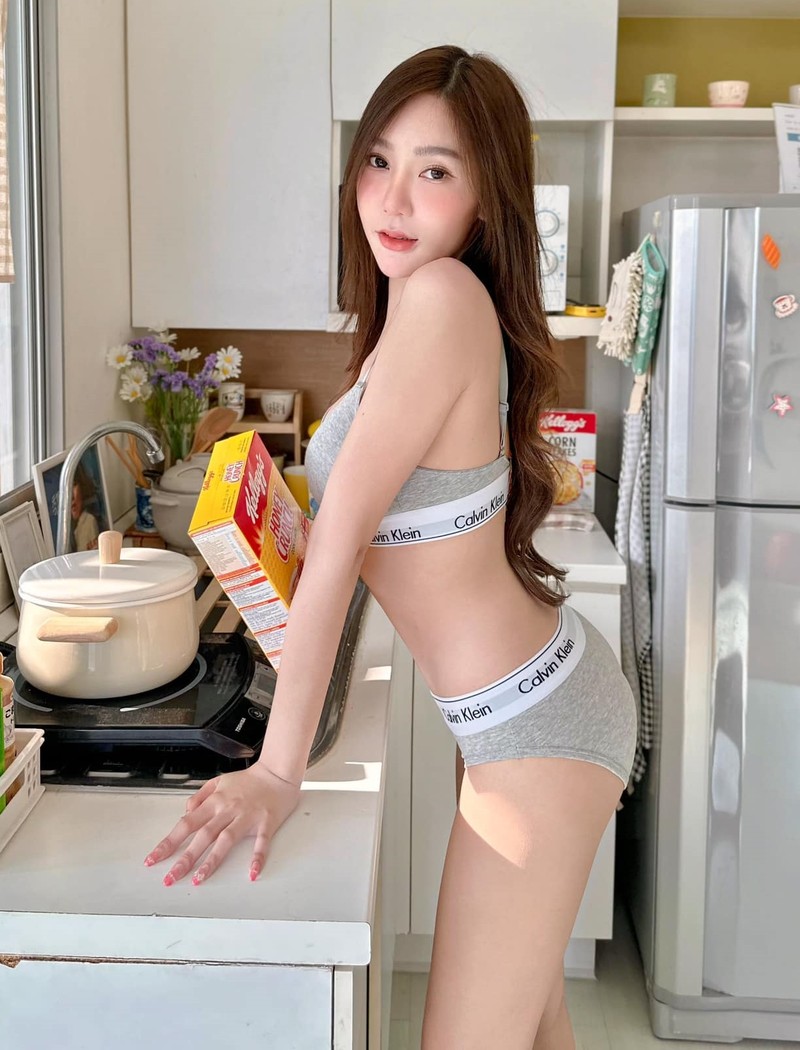 Lam viec nha, hot girl xinh dep mac do ngu khoe dang do mat-Hinh-5