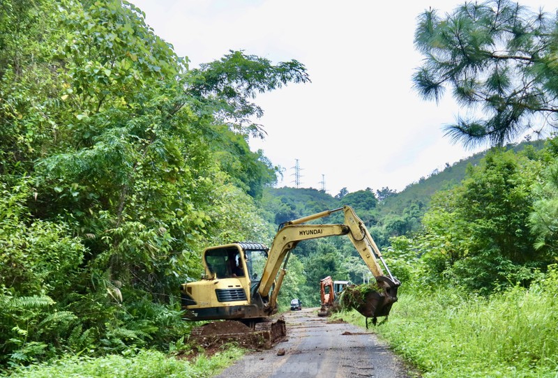 2 nha may thuy dien o Dak Nong bi sat lo do mua lon-Hinh-9