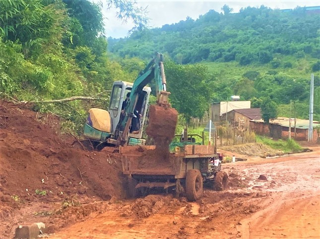 Dak Nong di doi khan cap 17 ho dan sau tieng no gay nut bat thuong-Hinh-5