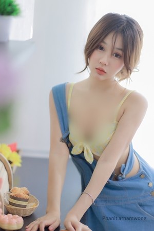 Do mat hot girl xinh dep mac ho hang khoe dang khi vao bep-Hinh-4