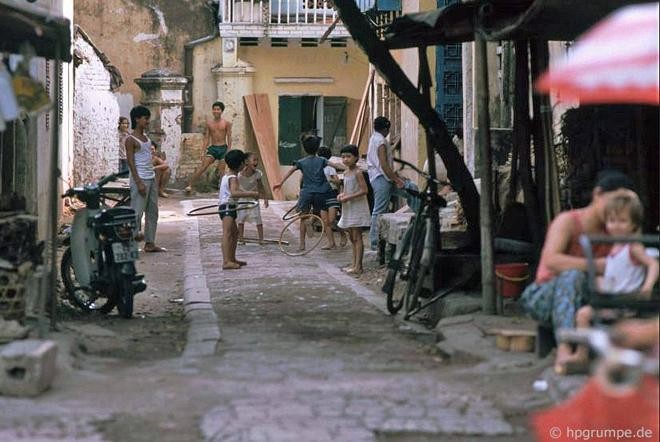 anh hiem tre em ha noi 1990 cua pho nhay duc hinh anh 1