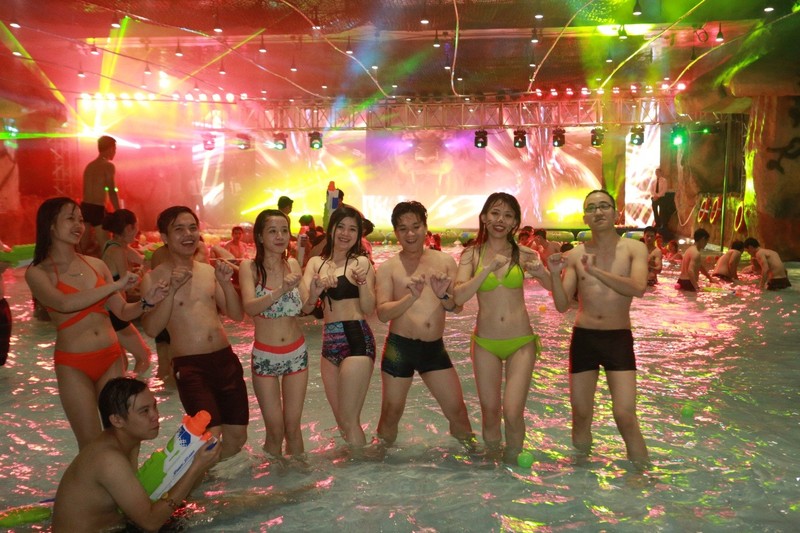 Ngoi sao The Remix 2015 “dai thuy chien” tai Vinpearlland Water Park