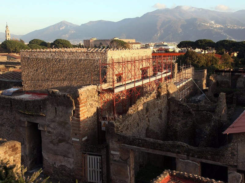 Ben trong thanh pho co Pompeii bi nui lua chon vui-Hinh-9