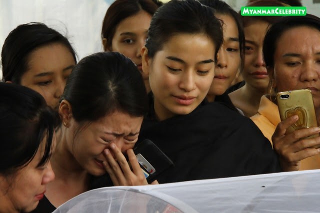 Roi nuoc mat le tang thi sinh Hoa hau Myanmar vua dot tu-Hinh-5