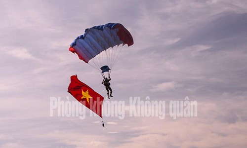 Khoanh khac dep nguoi linh du Khong quan Viet Nam-Hinh-4