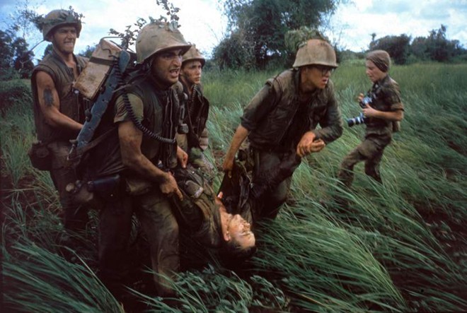 Anh mau kinh dien Chien tranh Viet Nam 1962-1971 cua Larry Burrows-Hinh-7